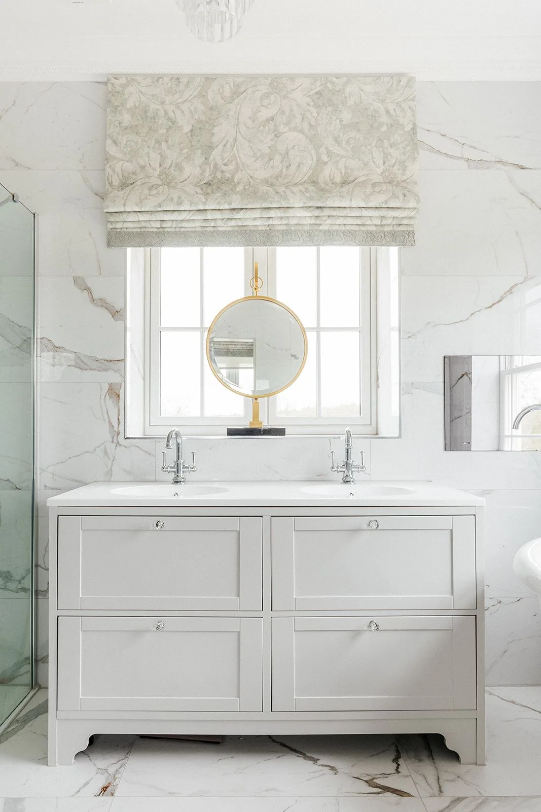 Marble en-suite bathroom with double vanity